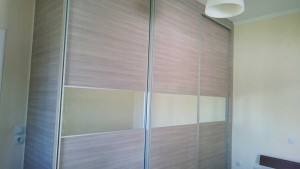 Ντουλάπα συρόμενη τρίφυλλη